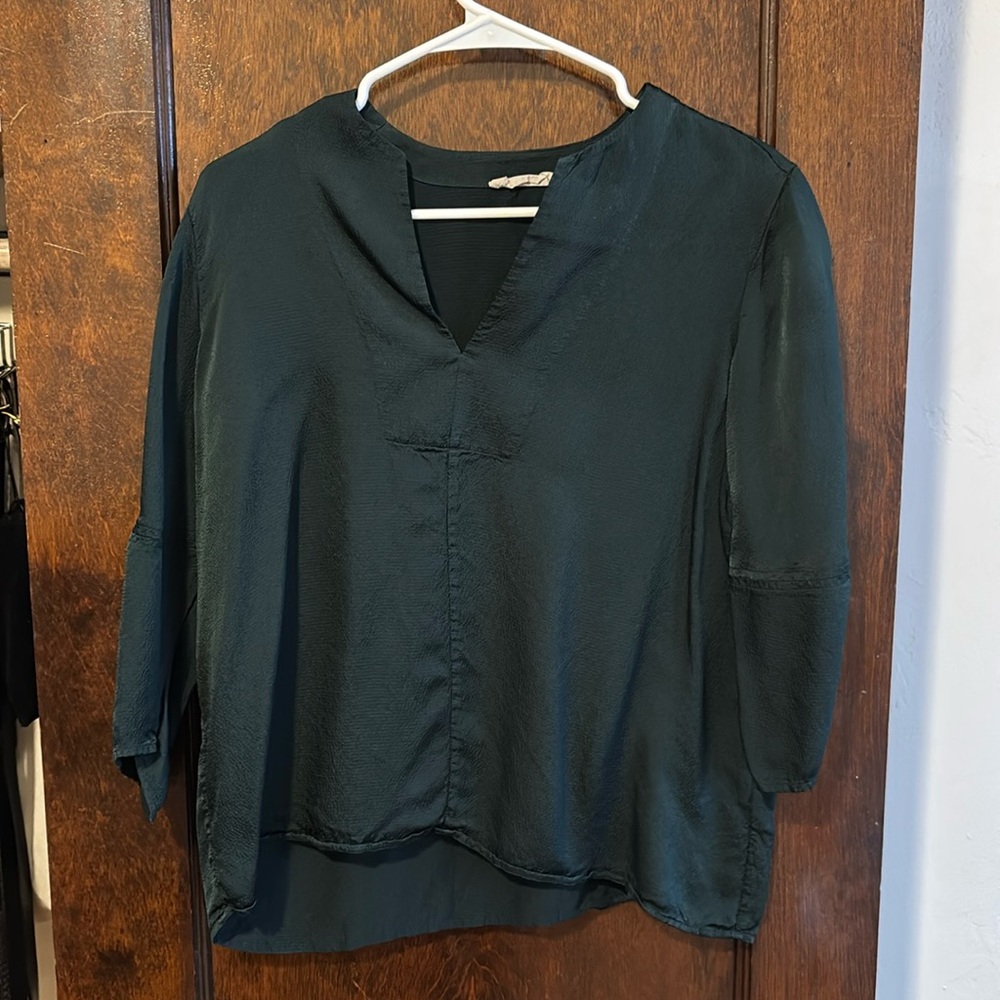 Everlane dark green viscose oversized split v-neck blouse size medium